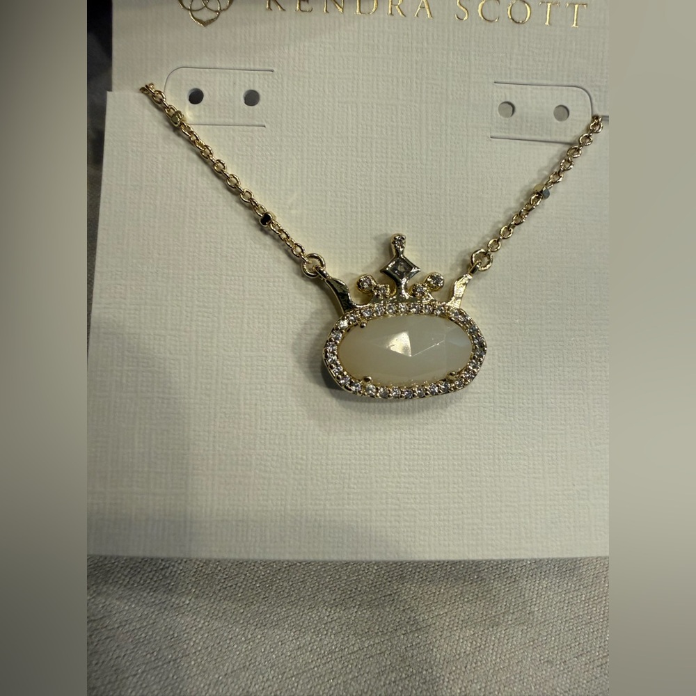 NWT Kendra Scott Gold Disney Princess Short Pendant Crown Necklace - Picture 3 of 6